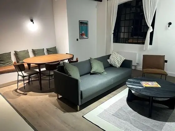 Design led Duplex Apartment in Buzzing Queens Park