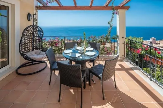 Designed Villa - Palheiro Village