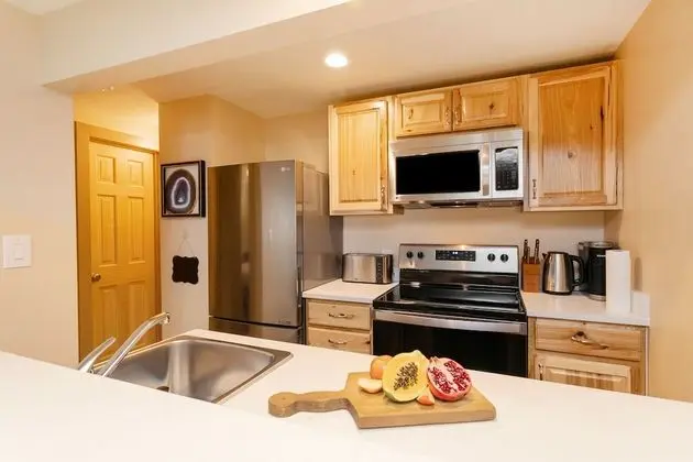 Designer Newly Renovated 1BR in Aspen - Mutfak