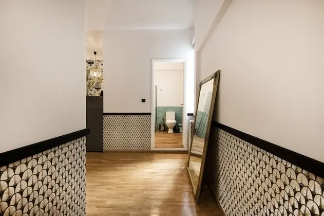 Designer renovated apt- downtown Athens by VillaRentalsgr - İç Mekan