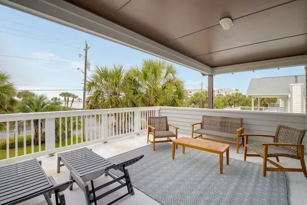 Destin's Retreat by Avantstay Steps to the Beach w/ BBQ & Pool