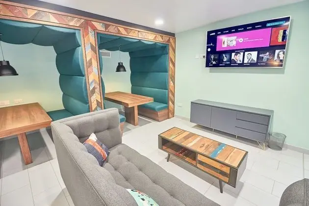 Destiny Student Meadow Court - Campus Accommodation - Lobi