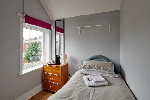 Detached 3 Bed House, Ideal for Long Stays & Pets - Oda