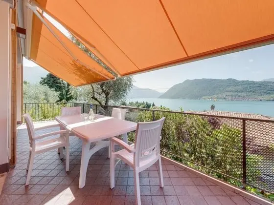 Detached Villa With Garden a Short Distance From the Lake