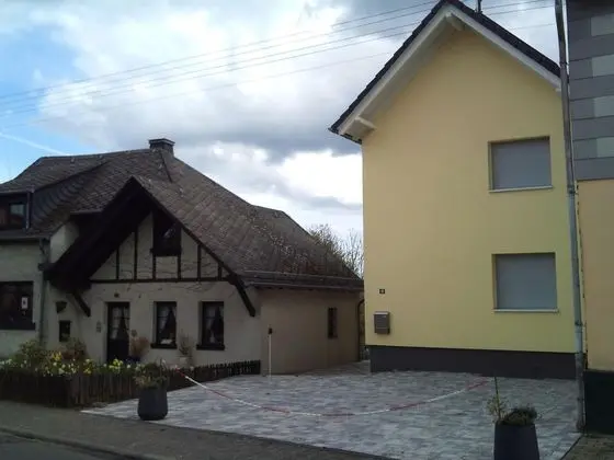 Detached Holiday Home With Terrace and its own Garden in the Hunsrück - Dış Mekan