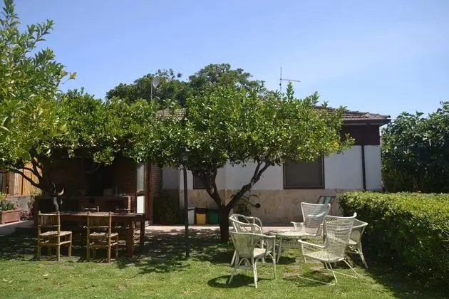 Detached House Near the sea With Garden and Terrace - Öne Çıkan Resim