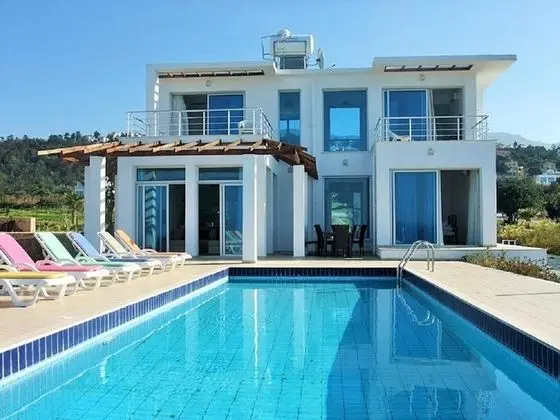 Detached Villa, Private Heated Pool, Outstanding Sea Views, Sleeps 6, Free Wifi