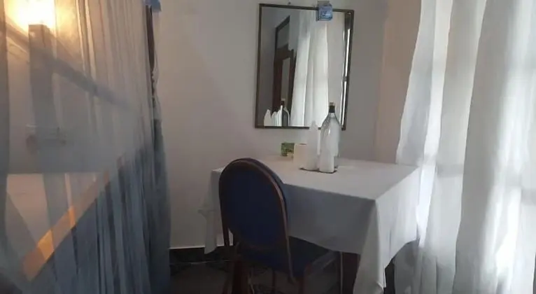 Deutsch Lanka Hotel & Restaurant - Oda