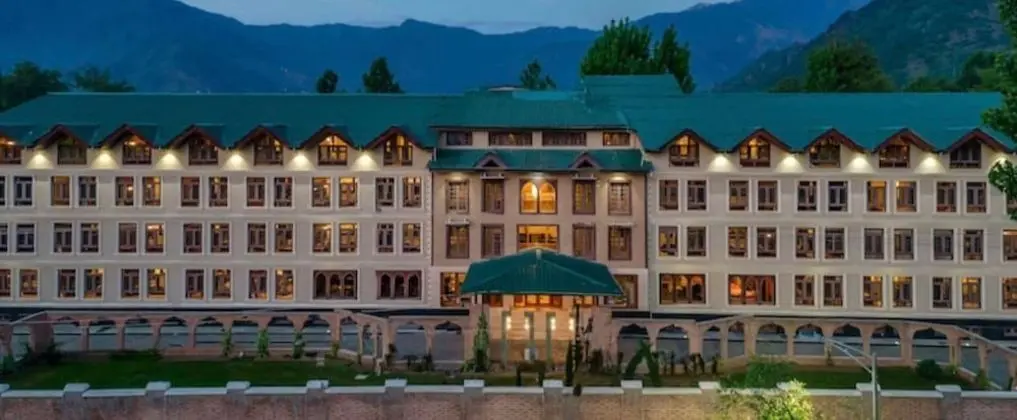 Hotel The Dewan - Dış Mekan