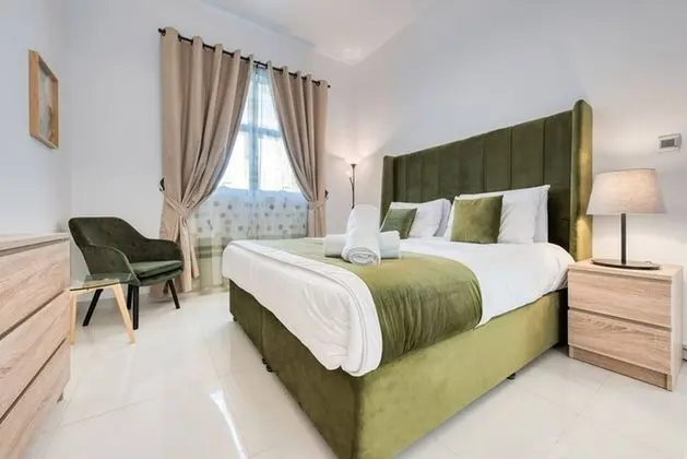 Dezire Beautiful Spacious Brand New With Balcony - Oda