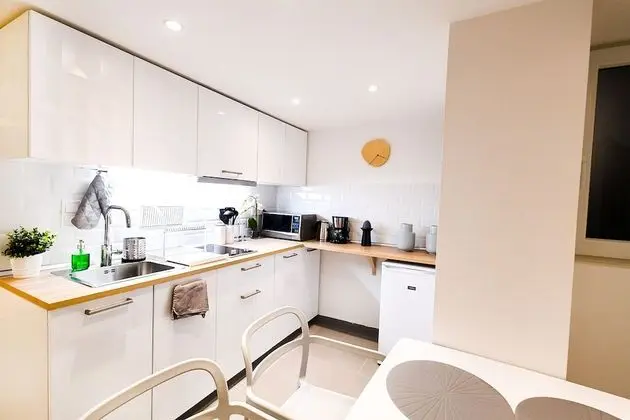 Dfive Apartments - Downtown Forest - Mutfak