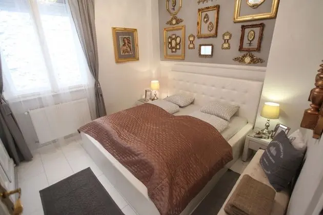 Dfive Apartments - Neo Baroque