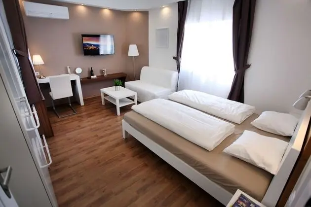 Dfive Apartments - Szervita