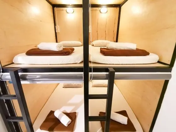DFS Capsule Hotel - Hostel - Oda
