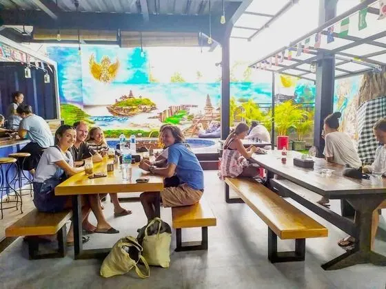 d'Gobers Hostel Seminyak by Gumilang Hospitality - Yerinde Yemek