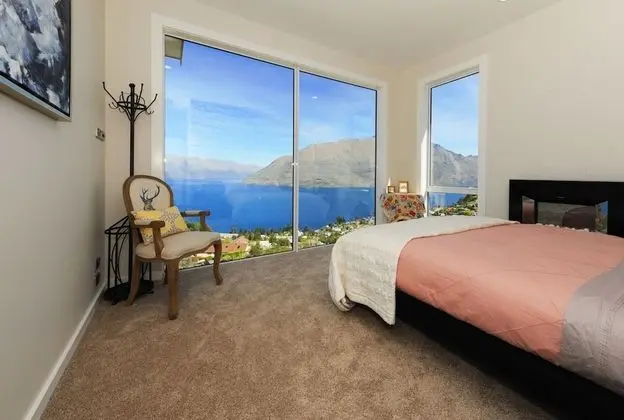 DH Lakeview Villa