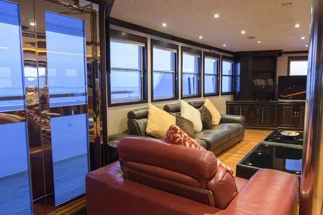 Dhaainkan'baa - Luxury Yacht - Lobi