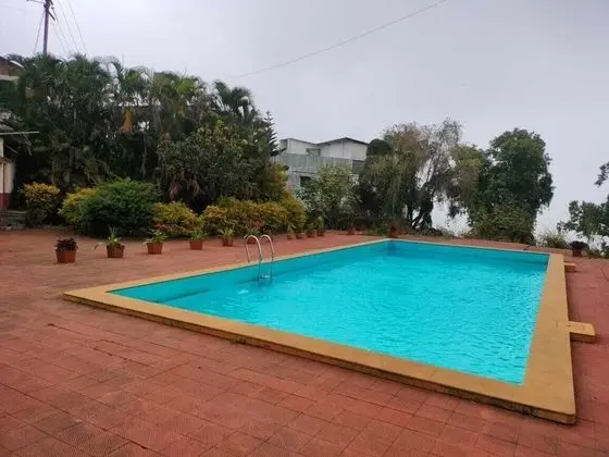 The Dhanhills - a valley view hotel in panchgani - Havuz