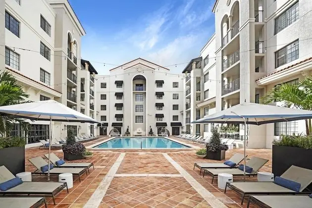 Dharma Home Suites Coral Gables at Gables Grand Plaza - Havuz