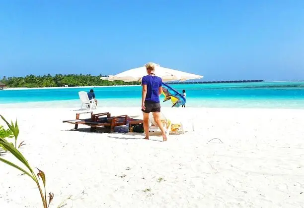 Dhiffushi White Sand Beach Hotel - Plaj