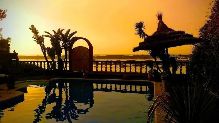 Villa D'Hôtes Harhoura Front De Mer - Havuz