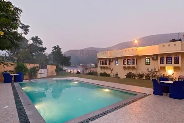 Dhula Garh A Heritage Hotel - Havuz