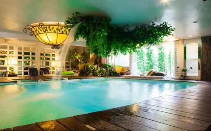 Diamond City Hotel