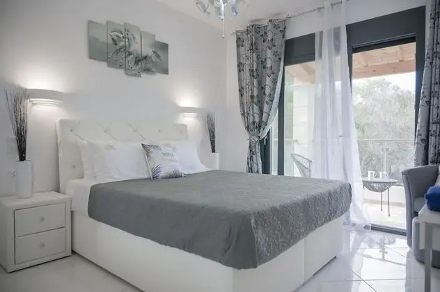 Diamond Luxury Villa Corfu 5 Bedroom Luxury Villa - Oda