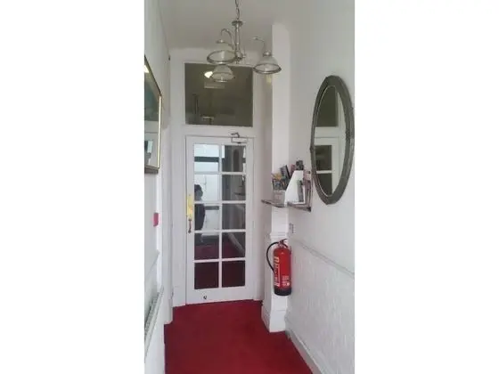 Diamonds Guest House - Lobi