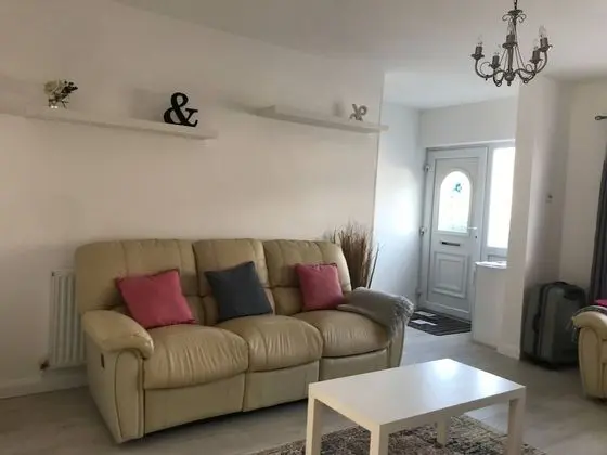 Diana House - Great Location