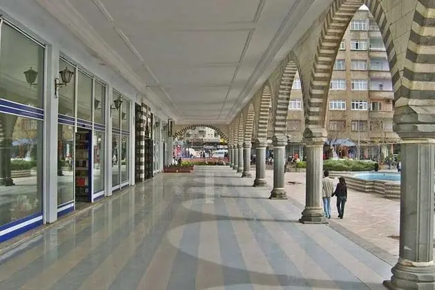 Dies Hotel - Genel