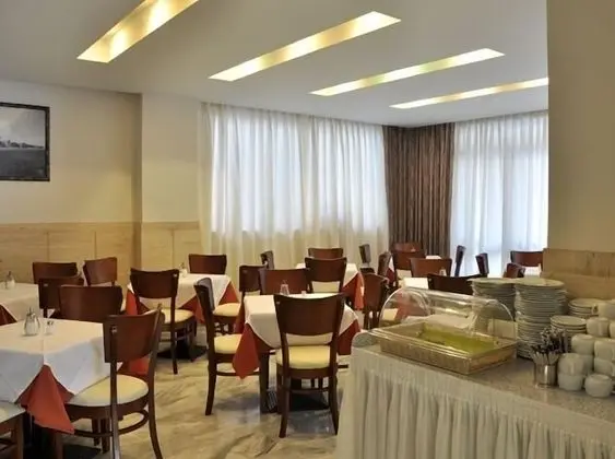 Dimitris Paritsa Hotel - Yerinde Yemek
