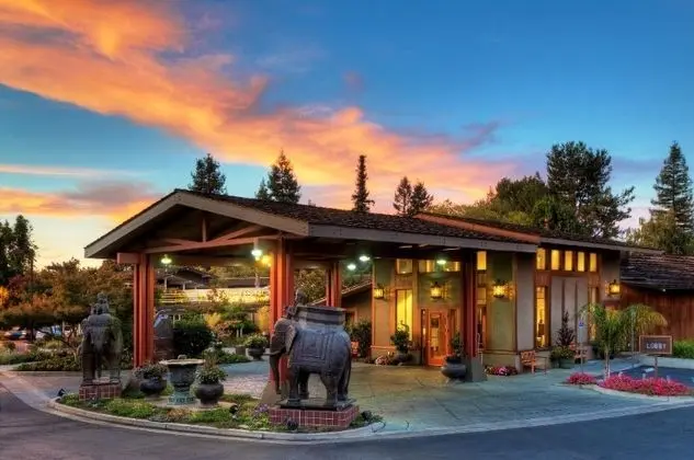 Dinah's Garden Hotel