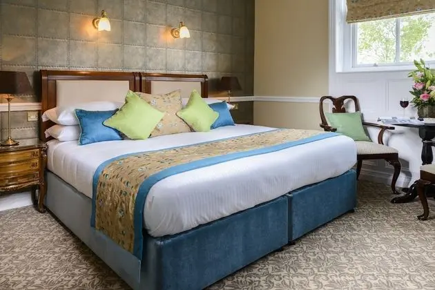 Dingle Benners Hotel - Oda