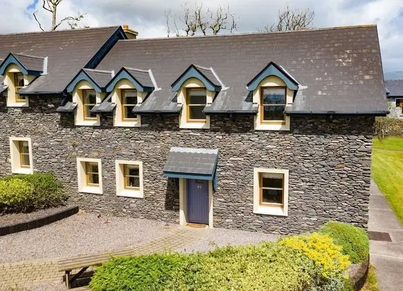 Dingle Courtyard Cottages 2 Bed Sleeps 4