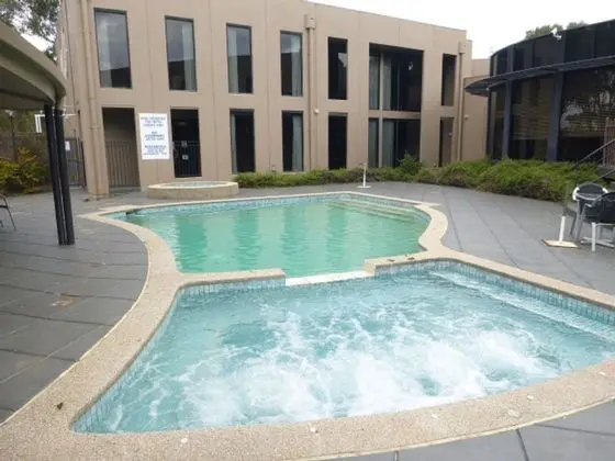 Dingley Hotel - Havuz