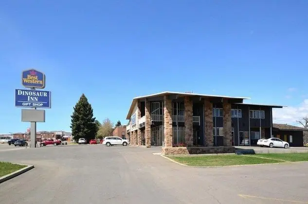 Dinosaur Inn & Suites