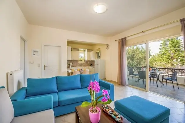 Dione Apartment with Terrace near Kalathas beach