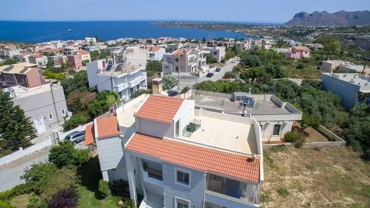 Dione Apartment with Terrace near Kalathas beach