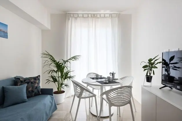 Dioniso Apartment With Balcony by Wonderful Italy