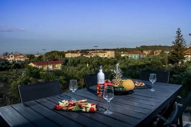 Dionisos Luxury Suites