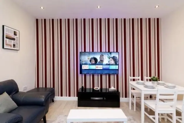 Dior House Apartments - 1