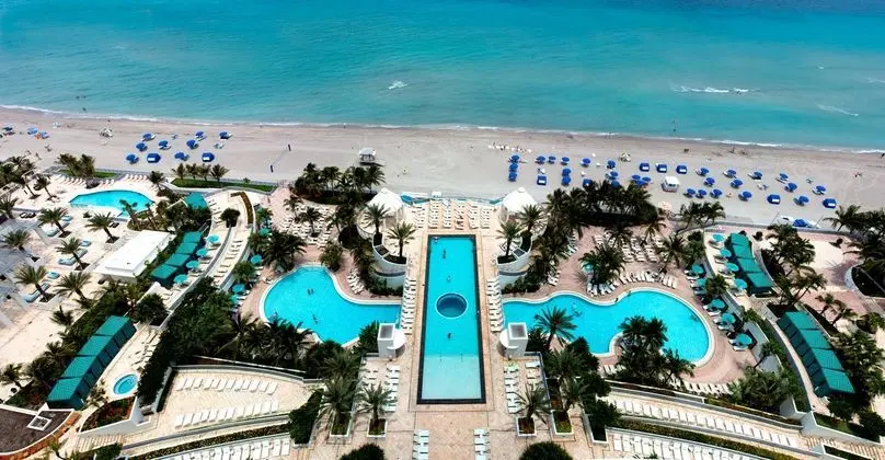 The Diplomat Beach Resort,Curio Collection by Hil - Plaj