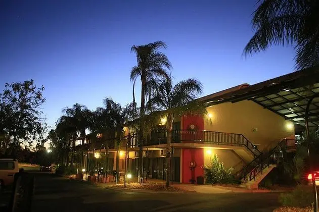 The Diplomat Motel - Genel