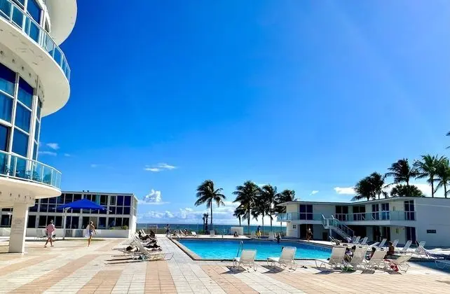 Direct ocean front condo Miami Beach - Havuz