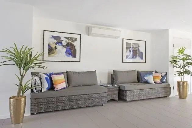 Direct Hotels - North Shore Kawana - Lobi