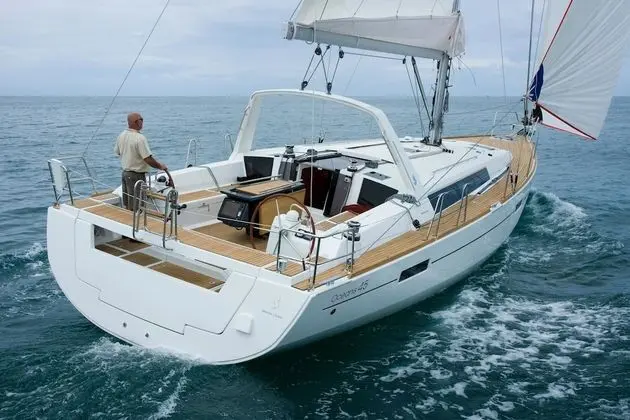 Discover Sailing Asia - Hong Kong