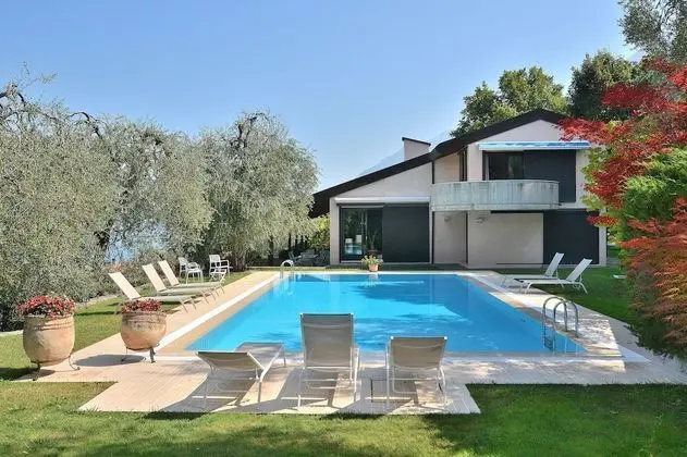 Villa Dismero With Pool