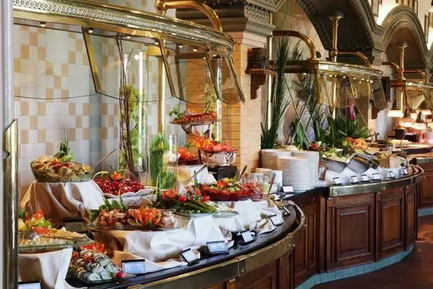 Disneyland Hotel + Bilet