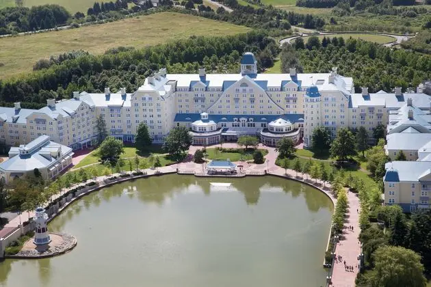 Disney's Newport Bay Club + Bilet